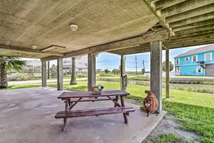 10304 Cloud Ln, Galveston, TX 77554 - Photo 37