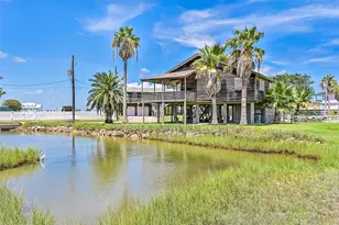 10304 Cloud Ln, Galveston, TX 77554 - Photo 7