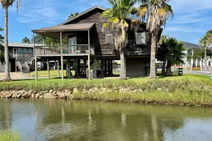 10304 Cloud Ln, Galveston, TX 77554 - Photo 1