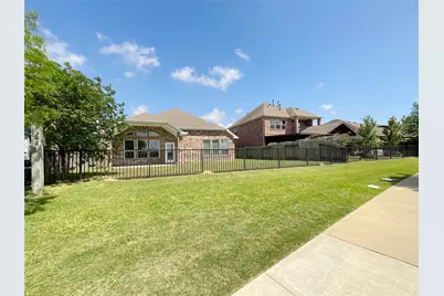 8707 E Crescent Lake Circle, Baytown, TX 77521 - Photo 45