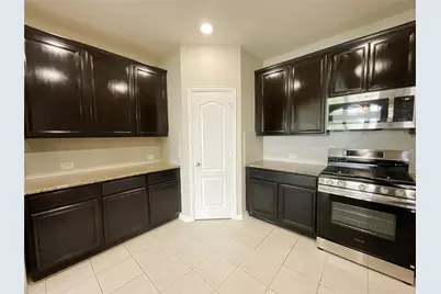 8707 E Crescent Lake Circle, Baytown, TX 77521 - Photo 13