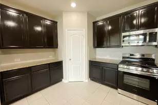 8707 E Cres Lake Cir, Baytown, TX 77521 - Photo 13