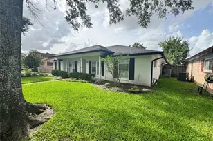 7706 Braesview Ln, Houston, TX 77071 - Photo 3