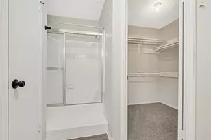 8111 Furlong Ln, Houston, TX 77071 - Photo 13