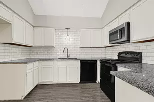 8111 Furlong Ln, Houston, TX 77071 - Photo 7
