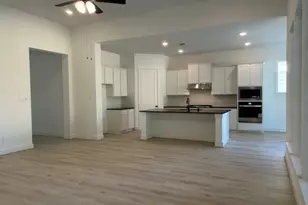 487 Hunters Xing Dr, Sealy, TX 77474 - Photo 5