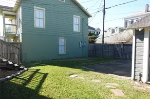 1102 Winnie St, Galveston, TX 77550 - Photo 33