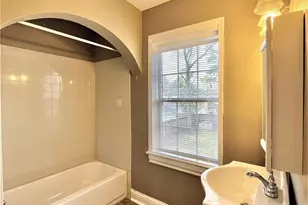 846 W 43rd St, Houston, TX 77018 - Photo 13
