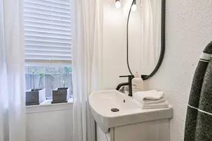 415 Fairview Ave, Houston, TX 77006 - Photo 7