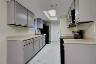 16418 Forest Bend Ave, Friendswood, TX 77546 - Photo 9