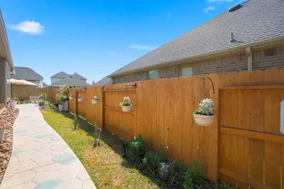 1409 Northwood Bluff Lane, Pinehurst, TX 77362 - Photo 21