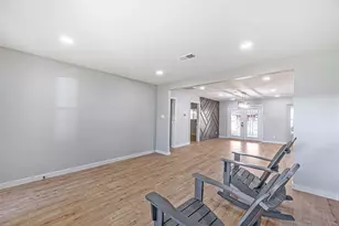 8518 Cedel Dr, Houston, TX 77055 - Photo 9