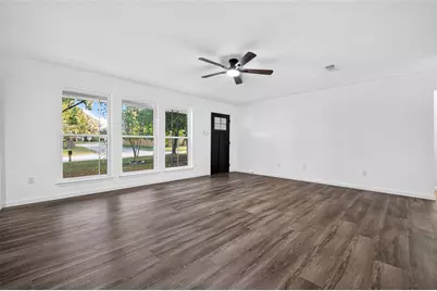 311 Crest Hill Drive, Conroe, TX 77301 - Photo 7