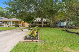 1745 E Pine Lake Cir, Conroe, TX 77316 - Photo 9