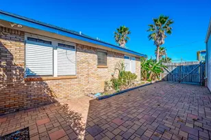 2415 31st St, Galveston, TX 77550 - Photo 37