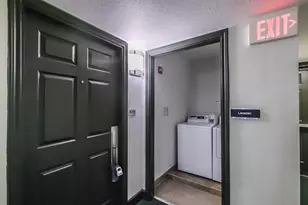 1025 Swanson St, Houston, TX 77030 - Photo 9