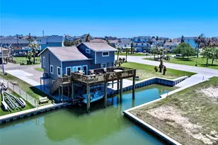 303 Tahiti Rd, Tiki Island, TX 77554 - Photo 3