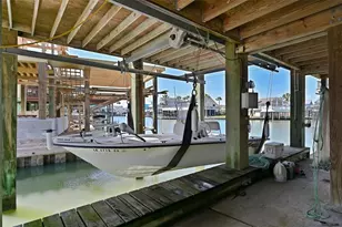 303 Tahiti Rd, Tiki Island, TX 77554 - Photo 7