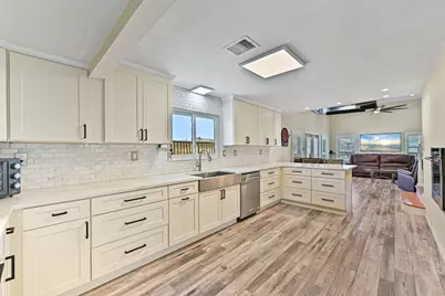 303 Tahiti Road, Tiki Island, TX 77554 - Photo 9