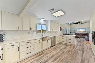 303 Tahiti Rd, Tiki Island, TX 77554 - Photo 9