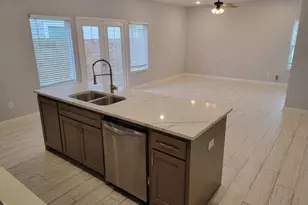 8203 Oak Knoll Ln, Houston, TX 77028 - Photo 3