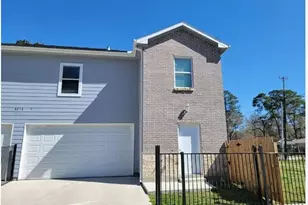 8203 Oak Knoll Ln, Houston, TX 77028 - Photo 1