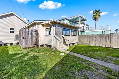 2823 Avenue Q #B, Galveston, TX 77550 - Photo 3