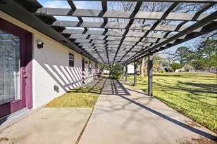 101 W Larkspur Dr, Hillcrest Village, TX 77511 - Photo 17