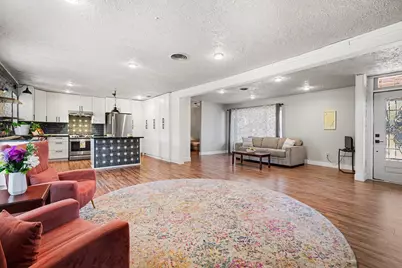 101 W Larkspur Drive, Hillcrest Village, TX 77511 - Photo 5