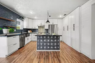 101 W Larkspur Dr, Hillcrest Village, TX 77511 - Photo 7