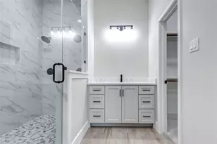 8405 Folkstone Ln, Houston, TX 77075 - Photo 33