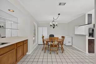 28 S Rain Forest Ct, The Woodlands, TX 77380 - Photo 11