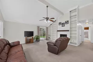 28 S Rain Forest Ct, The Woodlands, TX 77380 - Photo 9