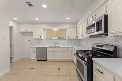 12402 Jaguar Drive, Houston, TX 77477 - Photo 9