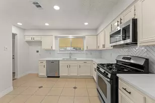 12402 Jaguar Dr, Houston, TX 77477 - Photo 9