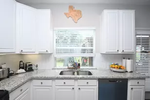 9805 Sunnycoast Ln, Pearland, TX 77584 - Photo 9