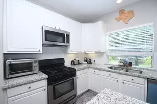 9805 Sunnycoast Ln, Pearland, TX 77584 - Photo 11