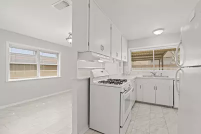 1409 Conrad Sauer Drive, Houston, TX 77043 - Photo 9