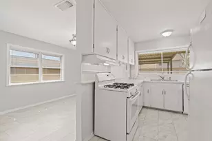 1409 Conrad Sauer Dr, Houston, TX 77043 - Photo 9