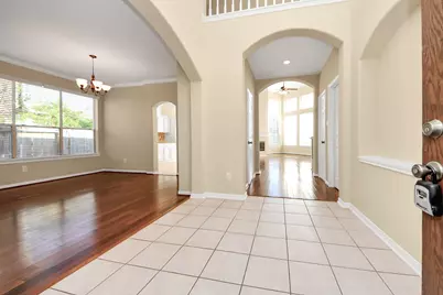 323 N Esplanade Lane, Stafford, TX 77477 - Photo 3