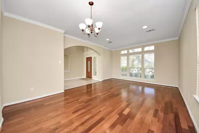 323 N Esplanade Lane, Stafford, TX 77477 - Photo 5