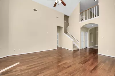 323 N Esplanade Lane, Stafford, TX 77477 - Photo 9