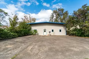 224 E Main St, Clute, TX 77531 - Photo 1