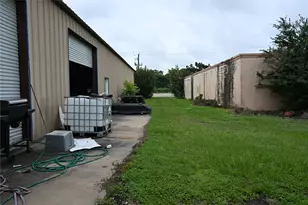 224 E Main St, Clute, TX 77531 - Photo 7