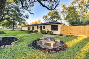 205 Morningside Dr, Friendswood, TX 77546 - Photo 3