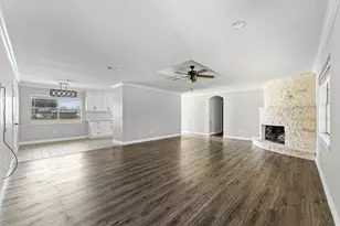 2702 Crowell Ln, Baytown, TX 77521 - Photo 7