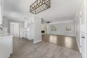 2702 Crowell Ln, Baytown, TX 77521 - Photo 9