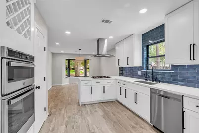 10006 Candlewood Drive, Houston, TX 77042 - Photo 3