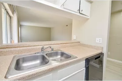 1950 Spenwick Drive #302, Houston, TX 77055 - Photo 5