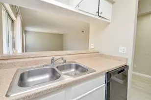 1950 Spenwick Dr, Houston, TX 77055 - Photo 5